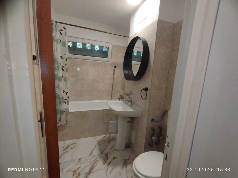 închiriez apartament cu 3 camere in Cartier Berceni