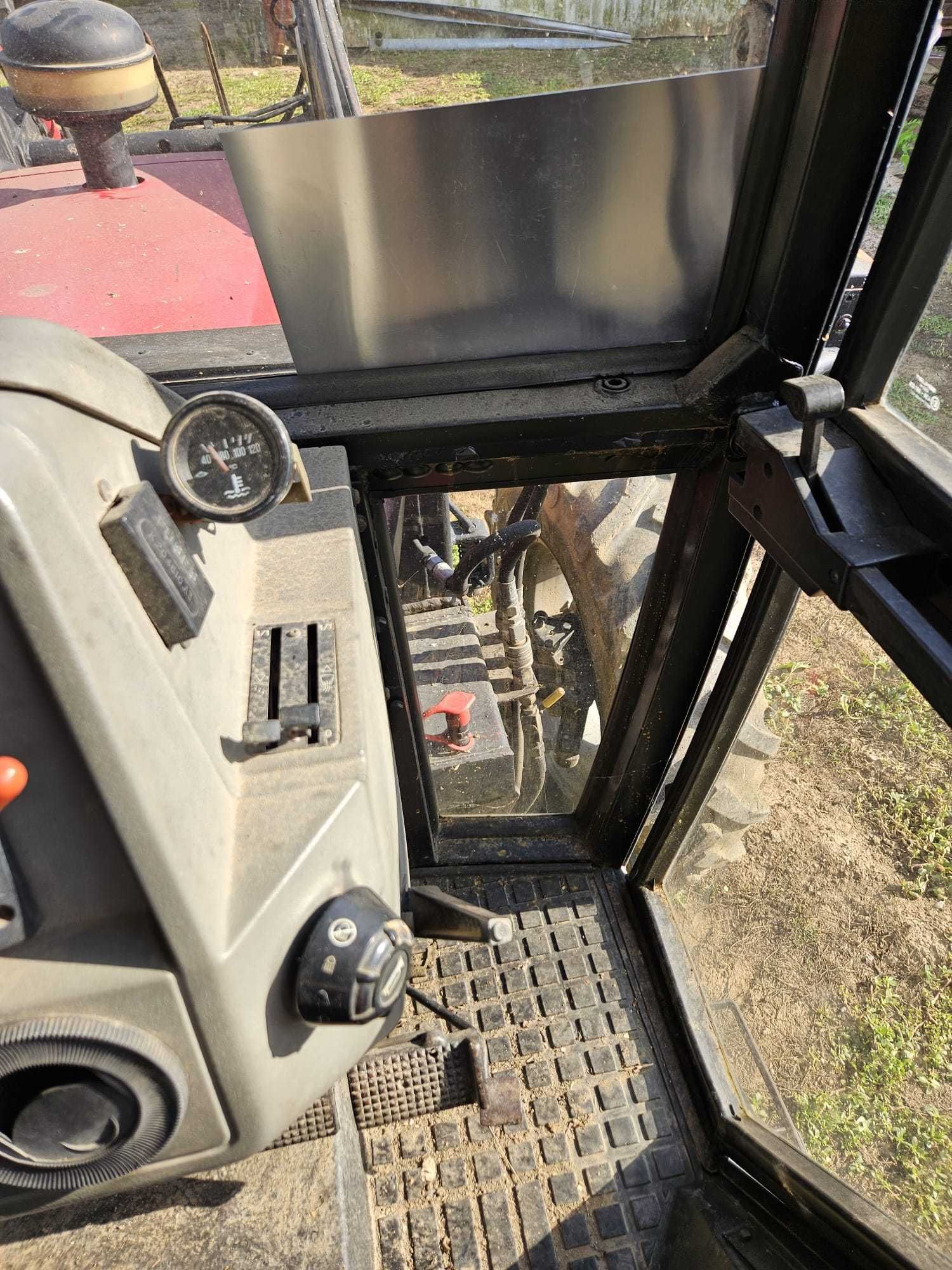 Tractor 4x4 Case 1394 cu încărcător frontal