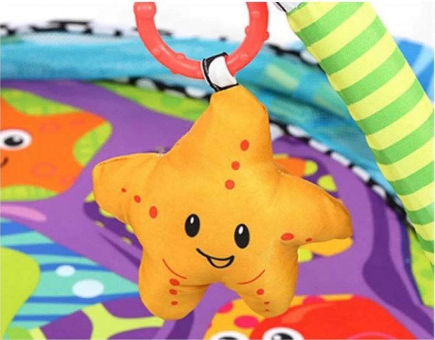 Центърът за игра с матрак за активност и кошара е перфектният избор за