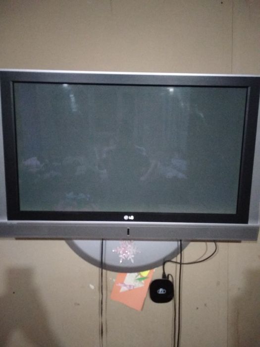 Продам телевизор LG 106 д