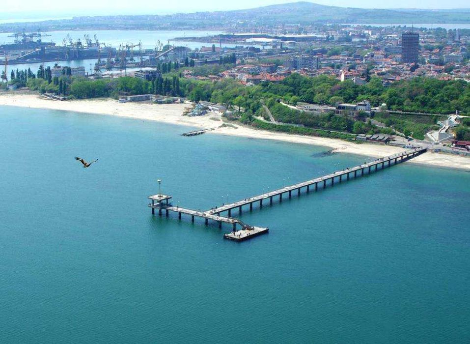 Нощувки - едностаен апартамент в кв. Лазур