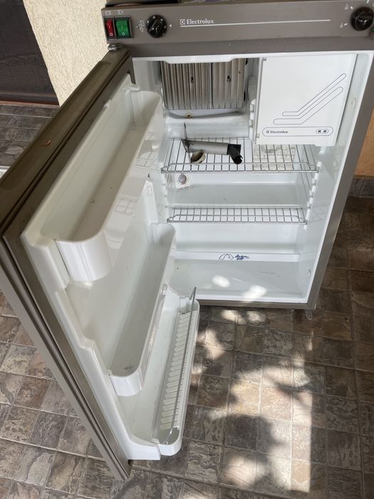 Frigider Electrolux  rulota - 12v , 220 v si gaz
