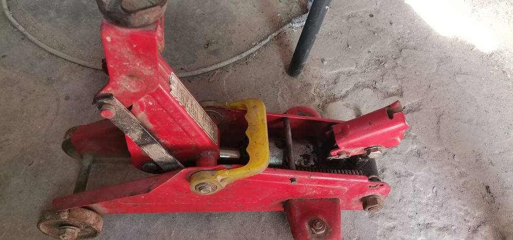 Продам домкраты 3 шт