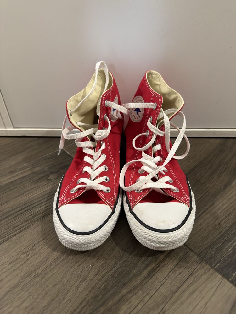 Продавам нови Converse ALL STAR