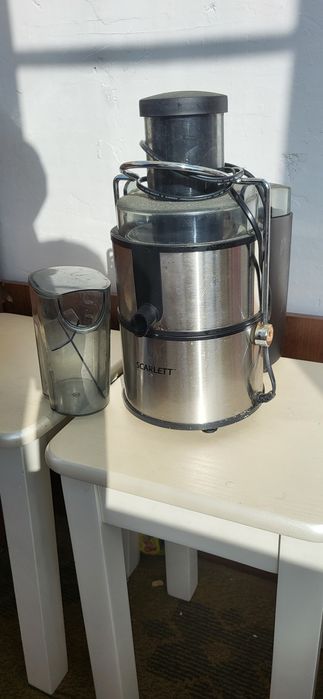 Соковыжималка Scarlett.