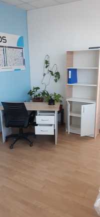 Офисная мебель комплект стол и шкаф