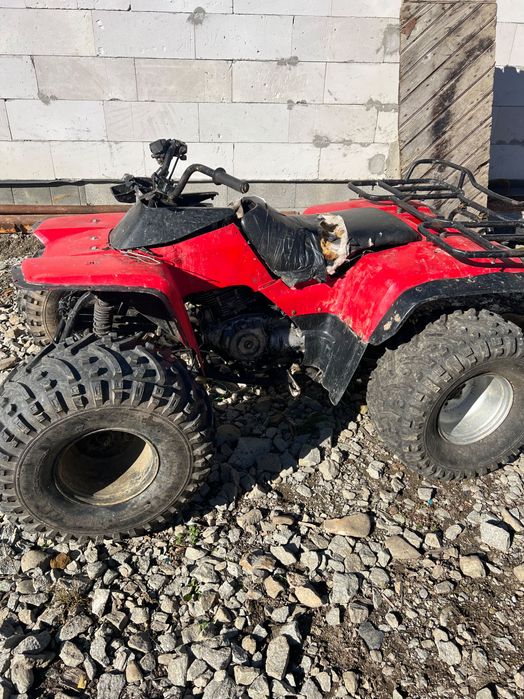 vând atv kawasaki 300