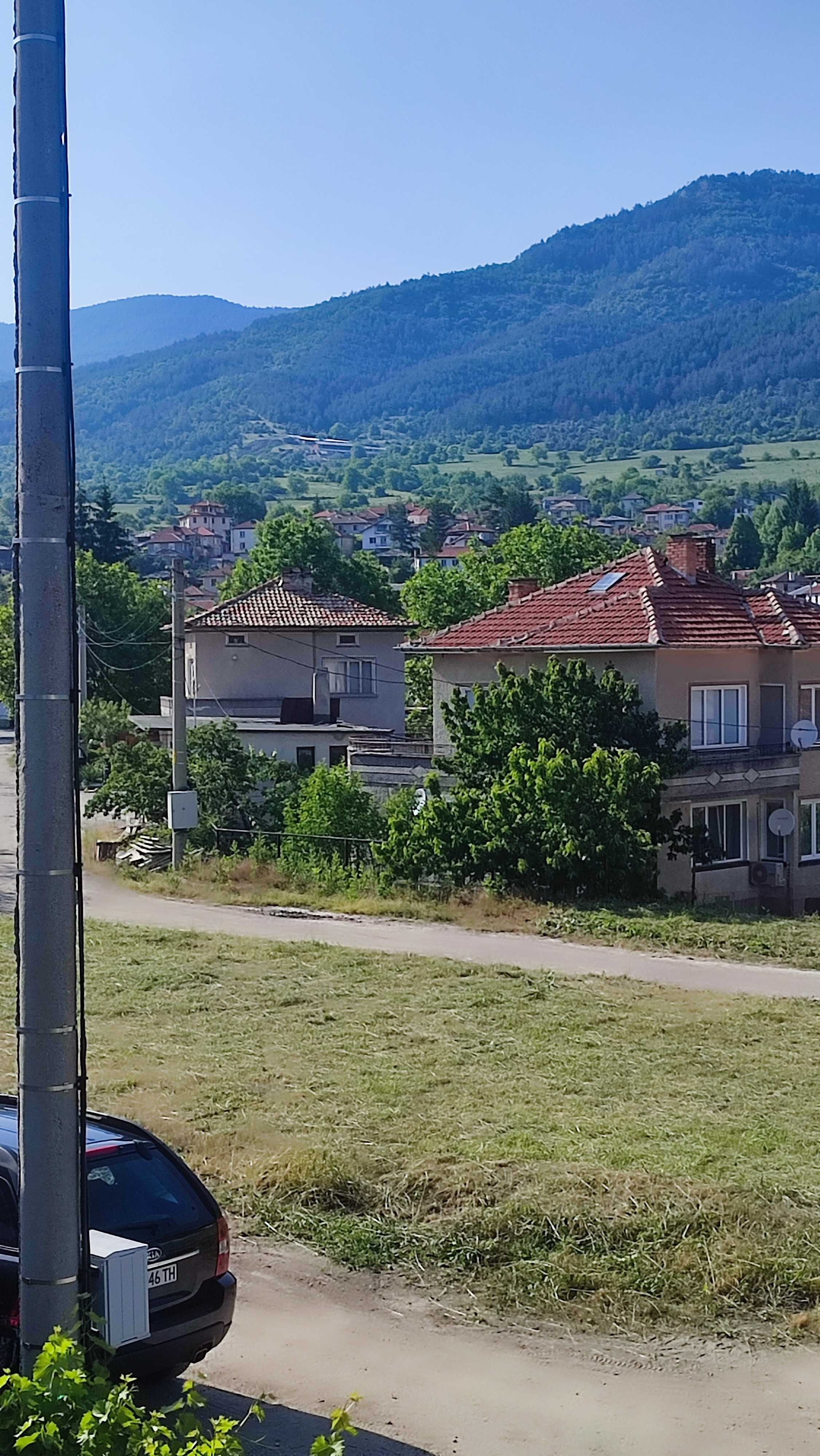 Продавам къща в село Хвойна