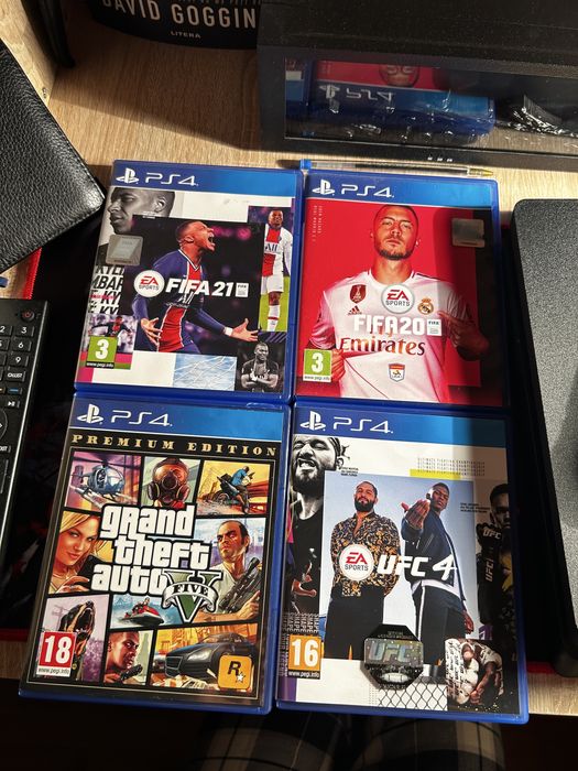 CADOUL PERFECT! PS4 Slim in stare IMPECABILA + Controller + 4 Jocuri