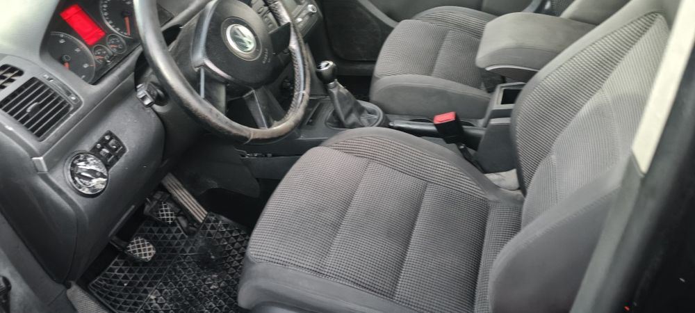 Фолксваген тоуран 1.9 тди 6 Ск Volkswagen Touran 7 местен !