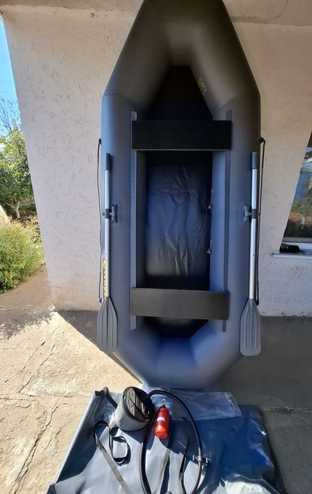 Новая лодка 280см 2х местная