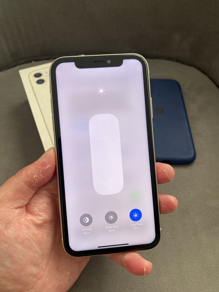 Продам IPhone 11 64G Whiteee в хорошем состянии все работает отлично