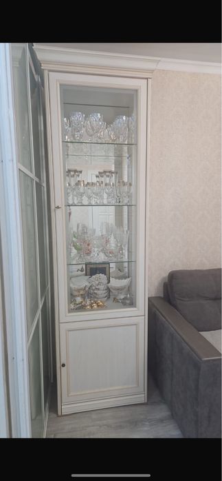 Шкаф-витрина тифони