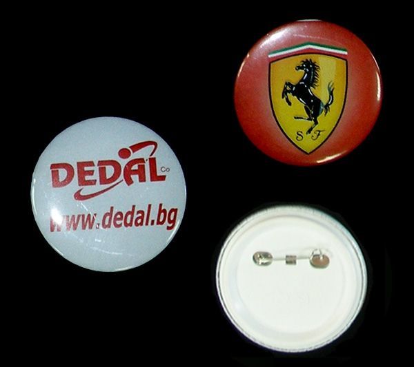 значки с надпис, лого, снимка