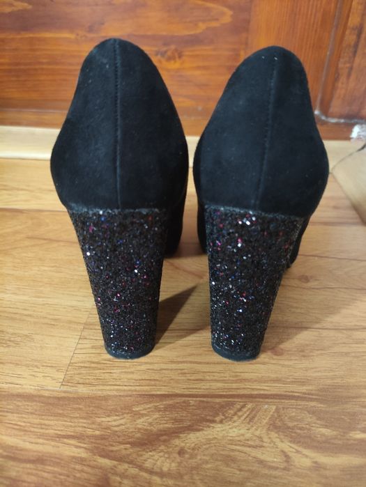 Vând pantofi eleganți de damă