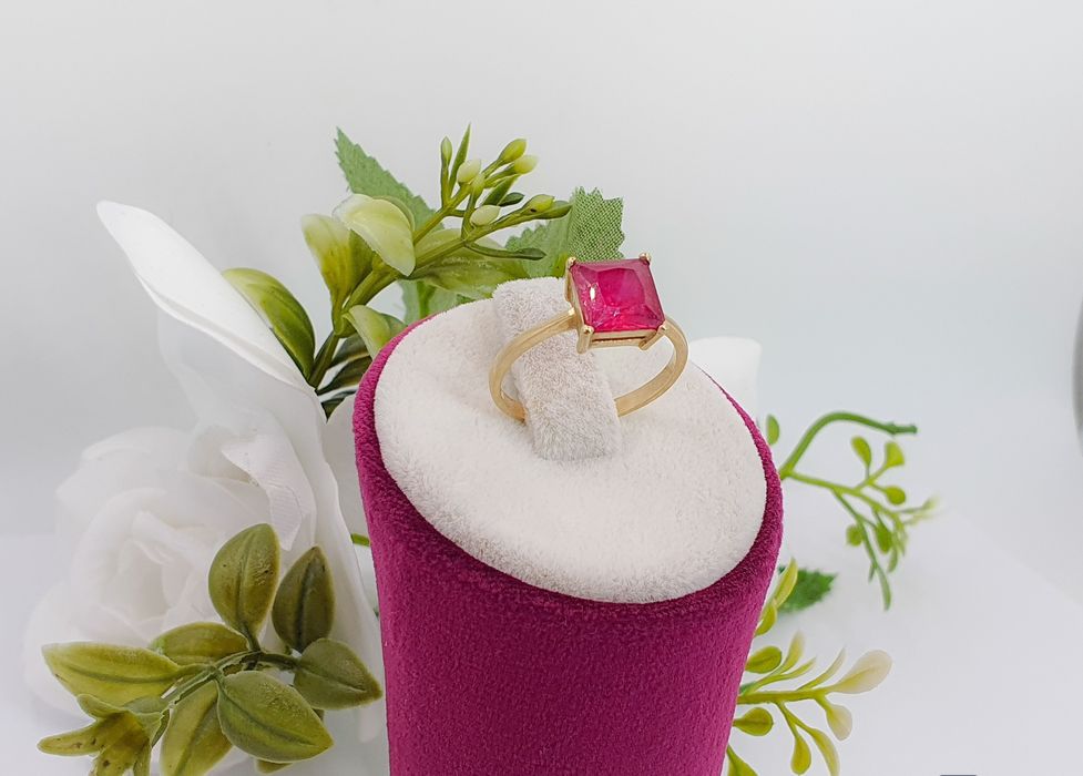 Inel din aur de 14K cu rubin – mărimea 57, gramaj 2,61 g