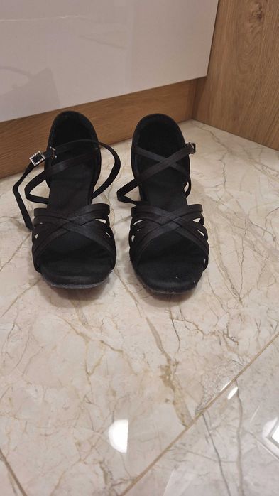 Сандали за спортни танци