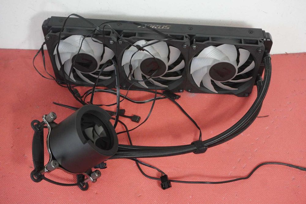 Неработещо! Водно охлаждане AIO 360mm Gigabyte Aorus 3 Fans/ Вкл.ДДС