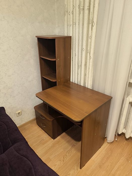 Продам компьютерный стол для детской или спальни