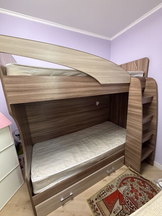 Двухярусная кровать