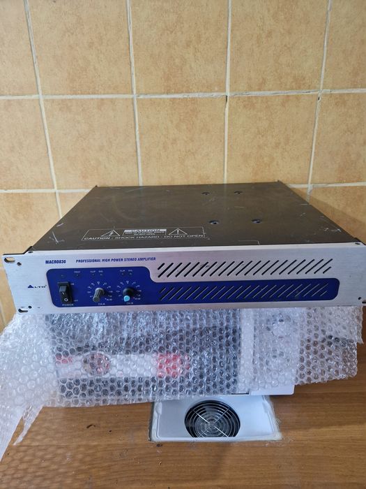 Amplificator (putere audio)alto macro 830