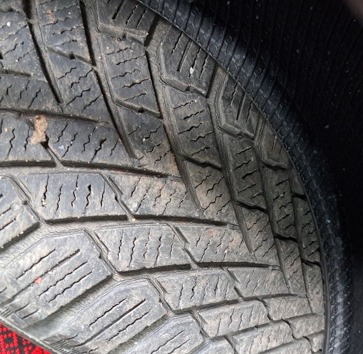 Зимни гуми Континентал запазени .