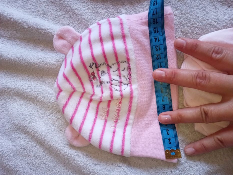 Vând căciulițe bebe