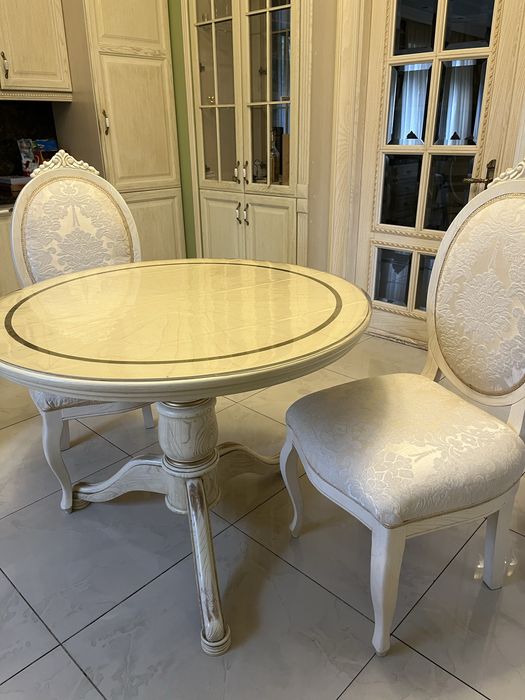 Столовый комплект мебели из дерева