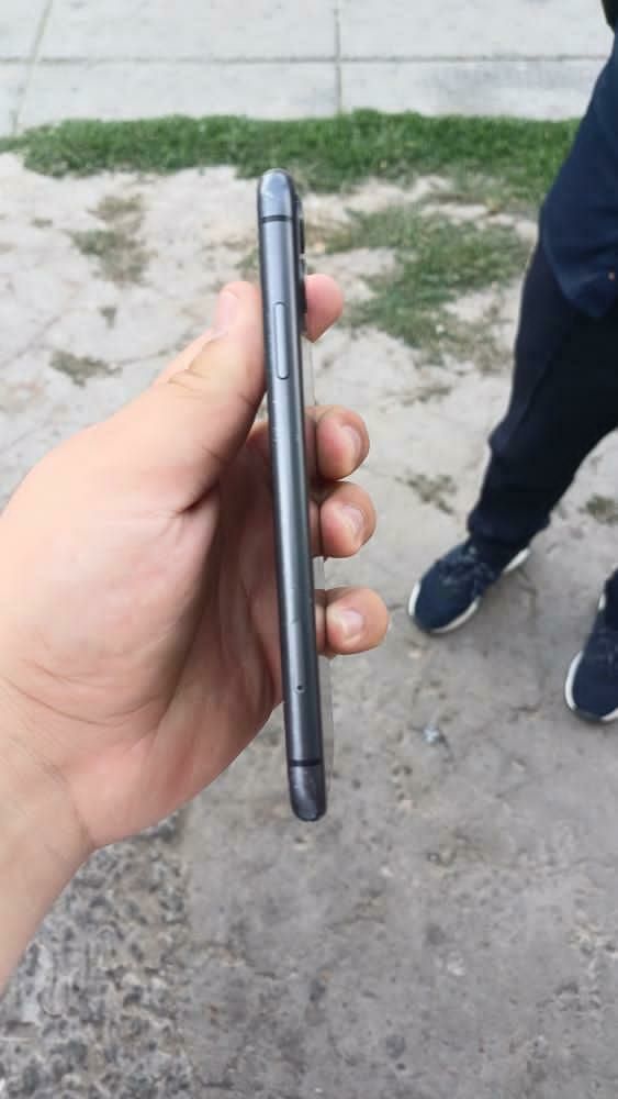 Iphone 11 64 gb LLA aybi oldi oynasi singan face id ishlamid yomkst 78