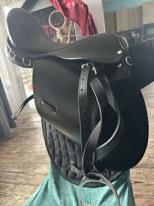 Șa din piele neagra Kerbl 17.5 inch