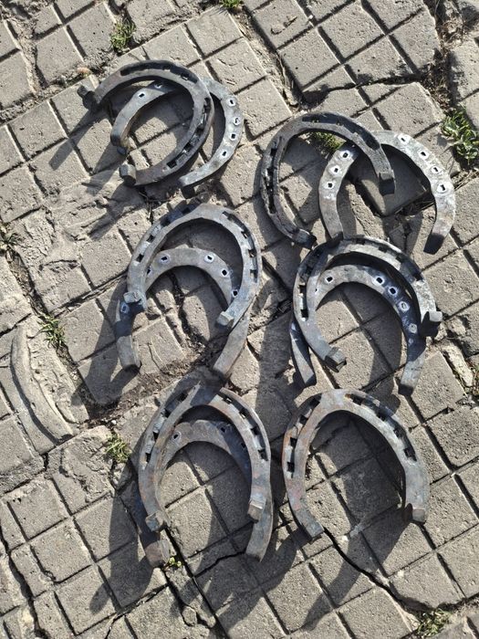 Полкови за коне изработени ръчно