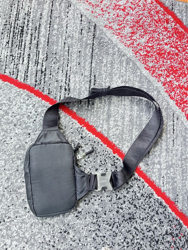 Nike чанта sportswear essentials hip pack