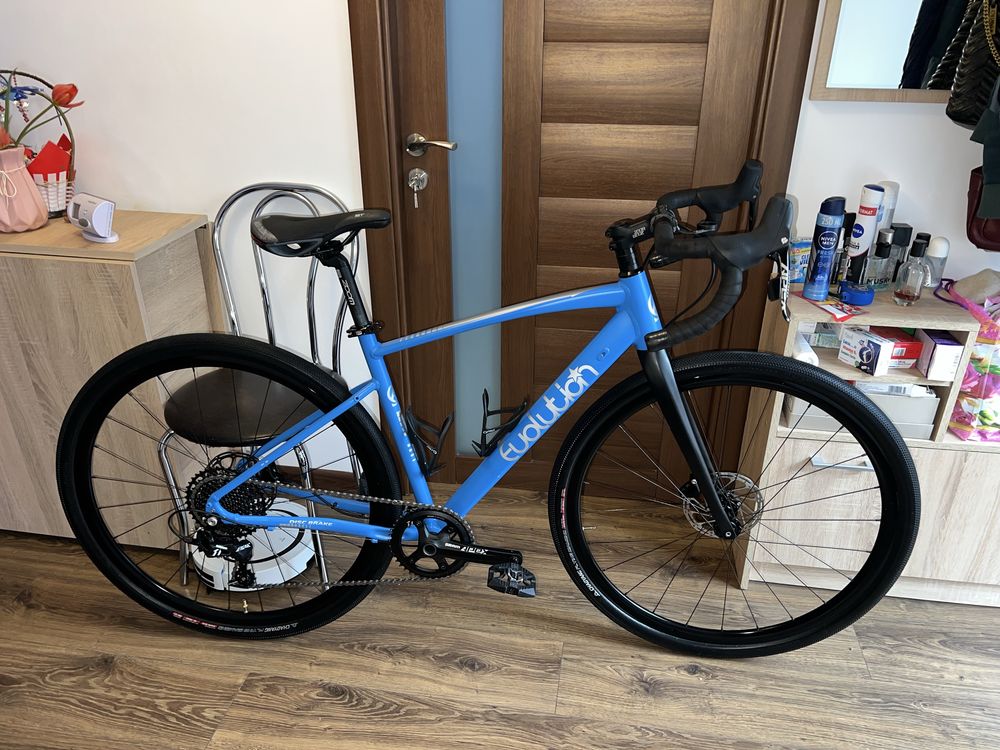 Vand bicicleta gravel ca noua