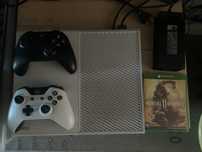 Xbox one s вместе с диском мк11 и одним джойстиком