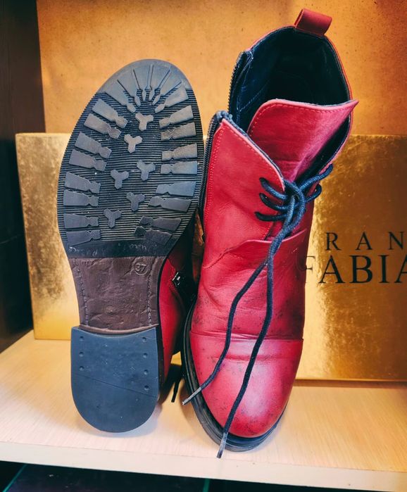 Ботинки продается