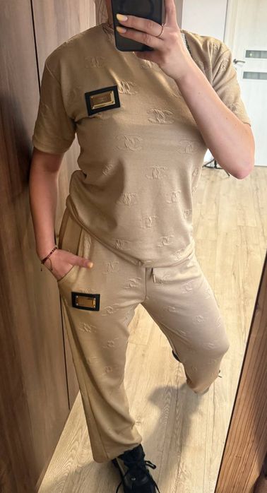 Compleu dama Chanel 
 L XL 
260 lei