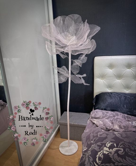 Декоративно голямо цвете