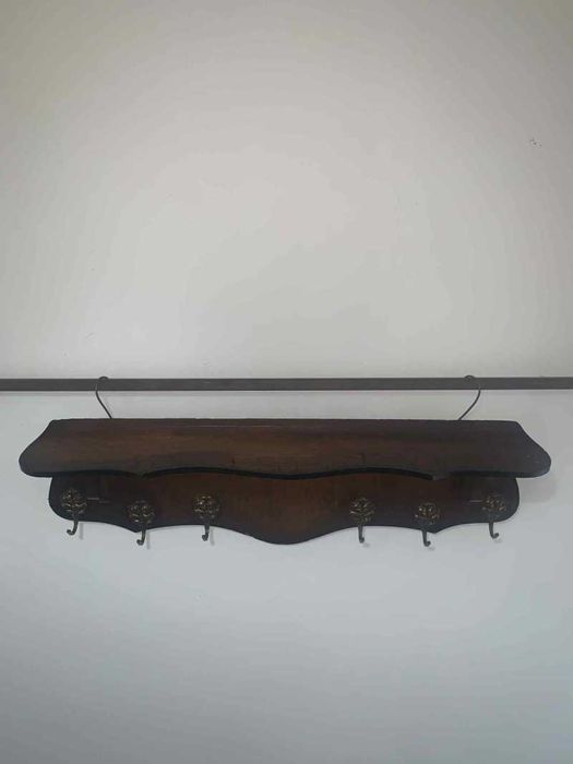 Cuier din lemn si 6 cuie din bronz