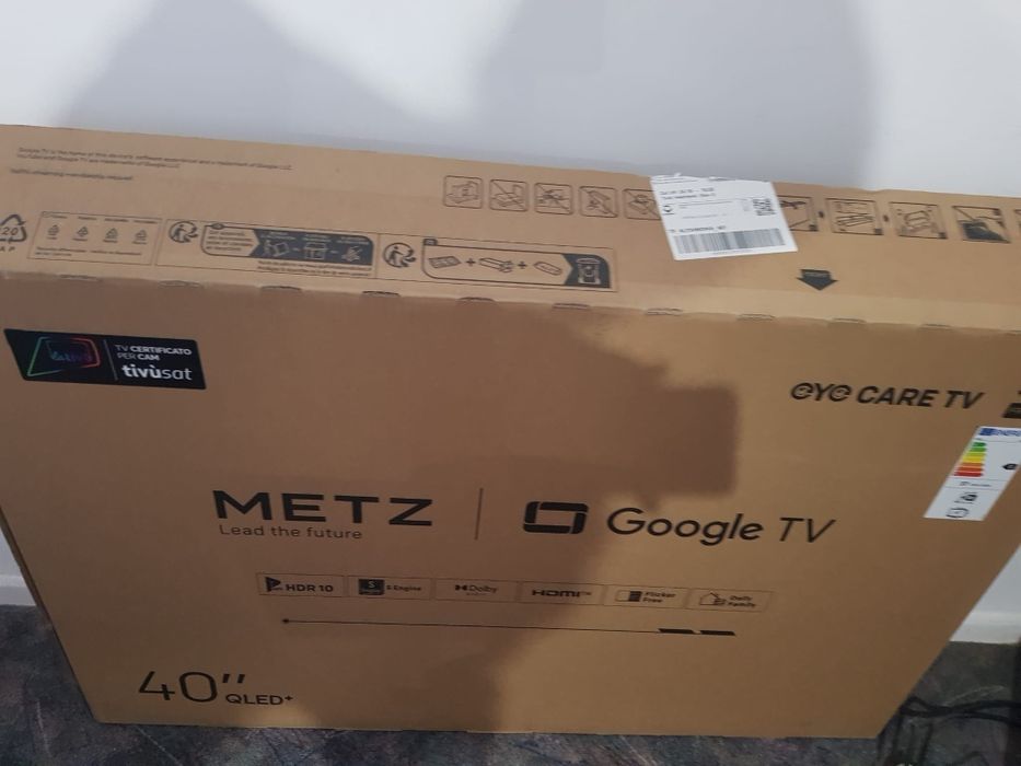 Televizor cu  diagonala 100 cm