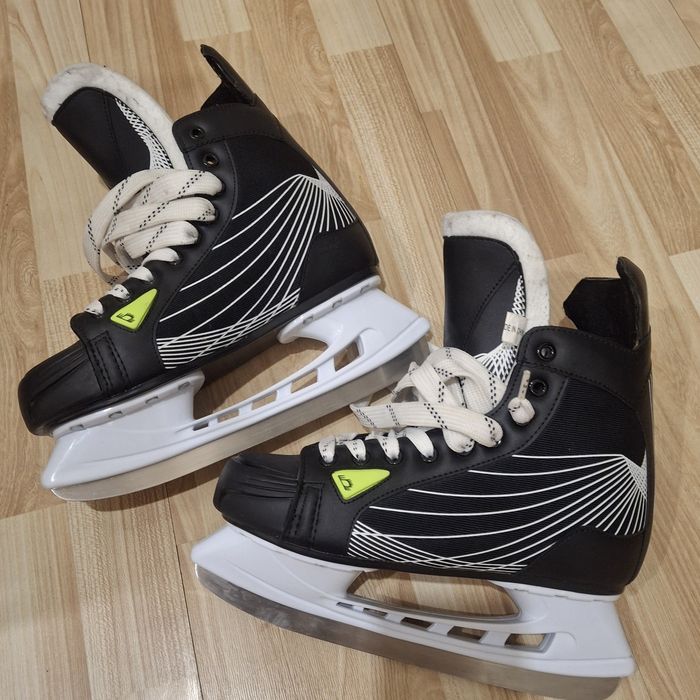 Коньки фигурные .