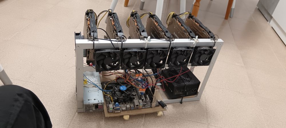 Продавам Mining Rig – 6× RX 580 8GB (Gigabyte)

Комплектът включва:

6