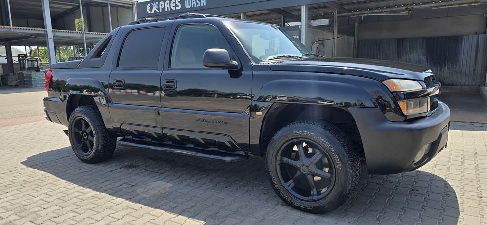Vând sau schimb Chevrolet Avalanche  autoutilitara cu gaz