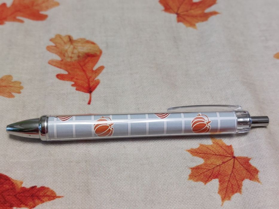 Кутия с тематика от книгата "Кафене "Пъмпкин спайс"