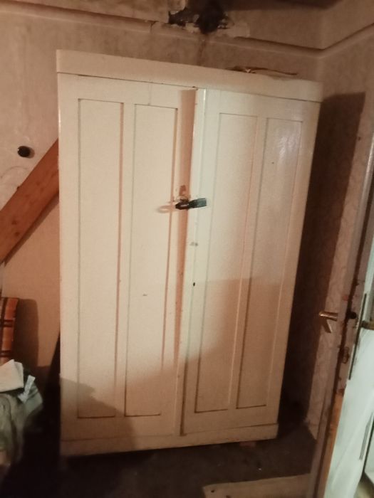 Se vinde lucruri vechi