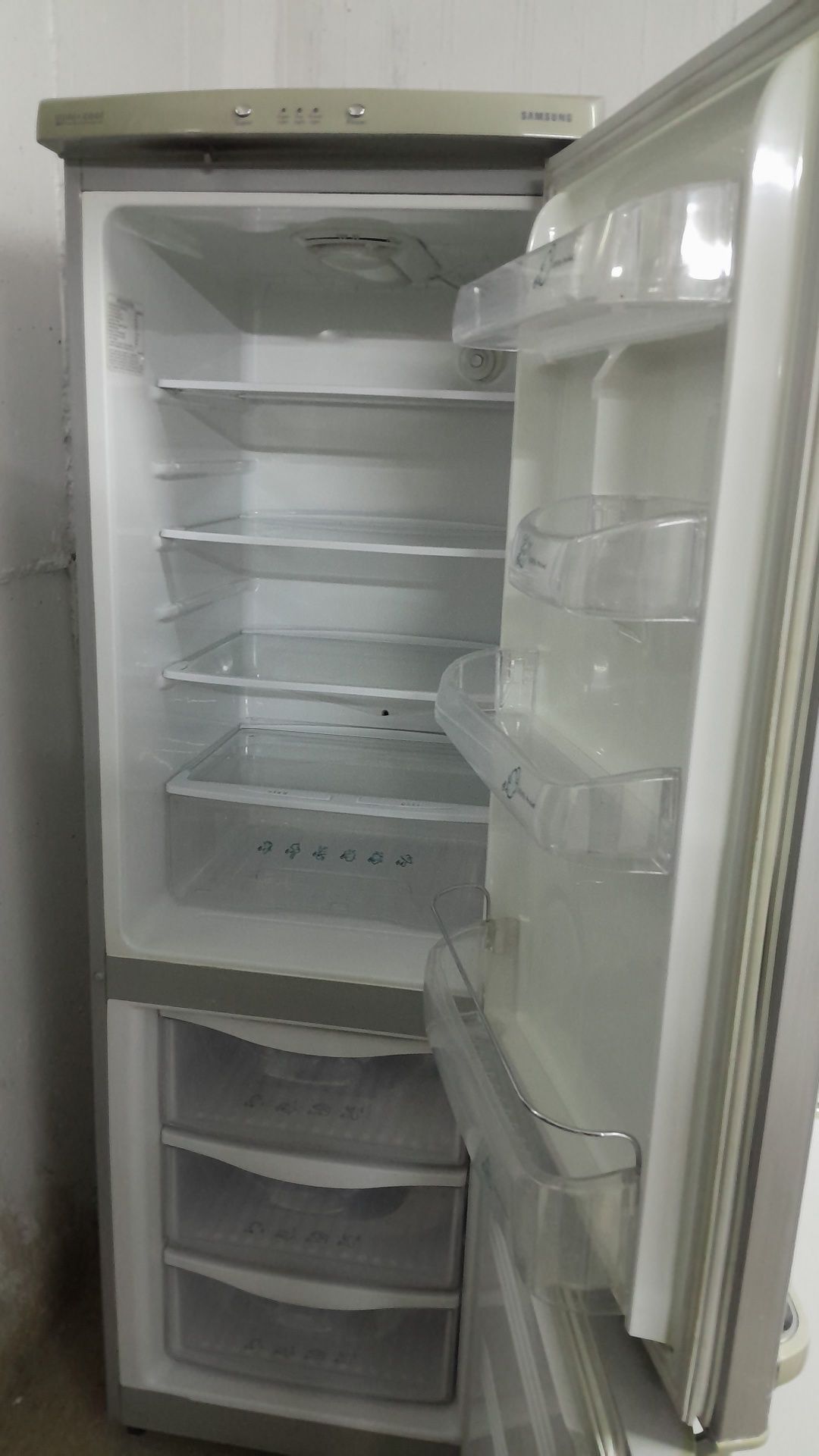 Холодильник доставка от60000 до 130000