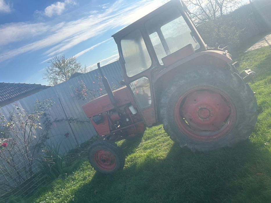 Vând 2 tractoare 445