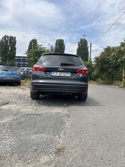 Vând Ford focus.