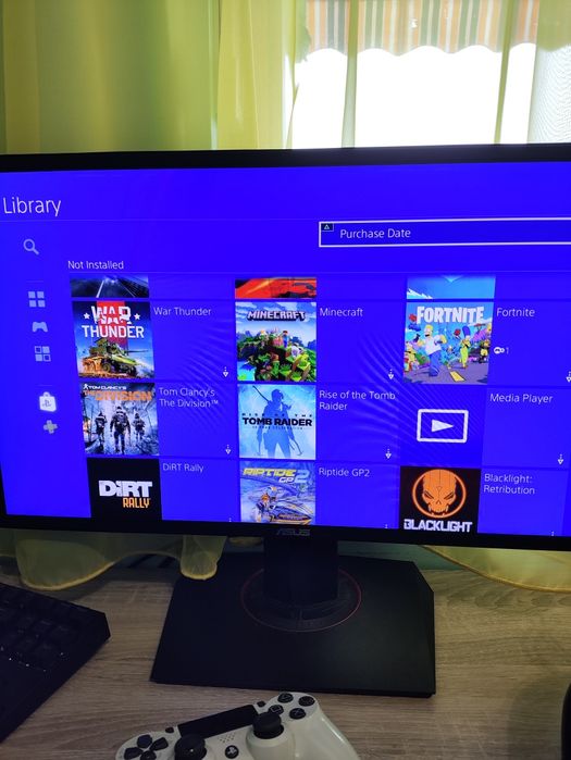 PlayStation 4 - 500 GB. С много игри + Волан + 2 джойстика със станция