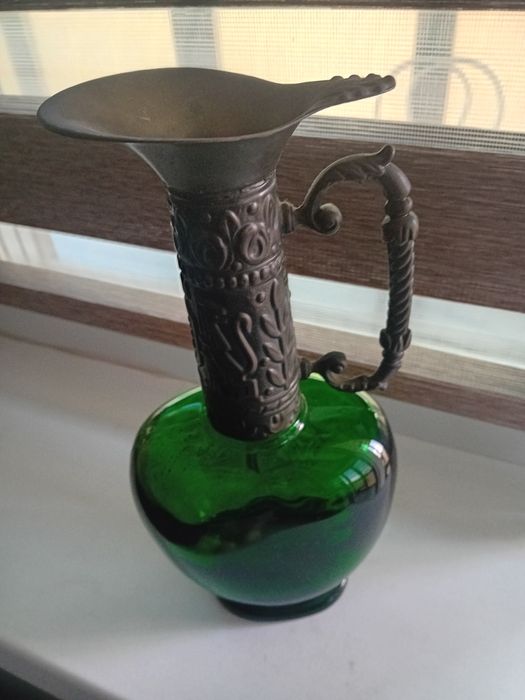 ₩ vând decanter vintage sticla și bronz