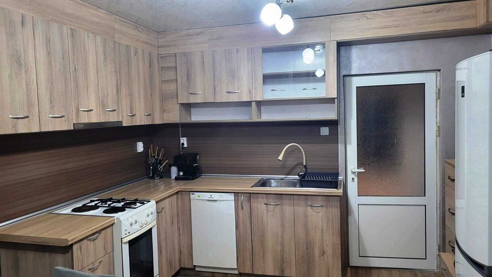 Продажба на тристаен апартамент в квартал Чайка